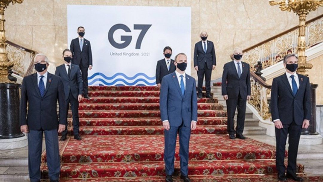  G7      :  