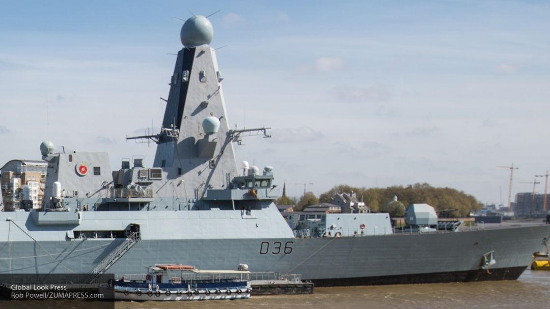      HMS Defender   