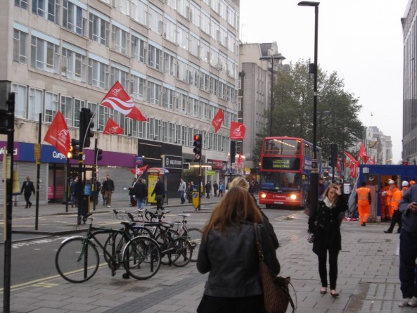 Происшествия: Сумасшедшая драка парней с девушками на улице Лондона