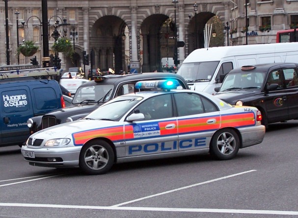 Закон и право: Полиция опознала тело погибшего на севере Лондона пешехода