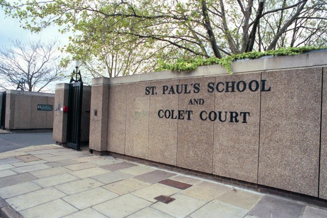 Закон и право: Ученики школы Сент Паулс боятся ходить на уроки после попытки похищения мальчика