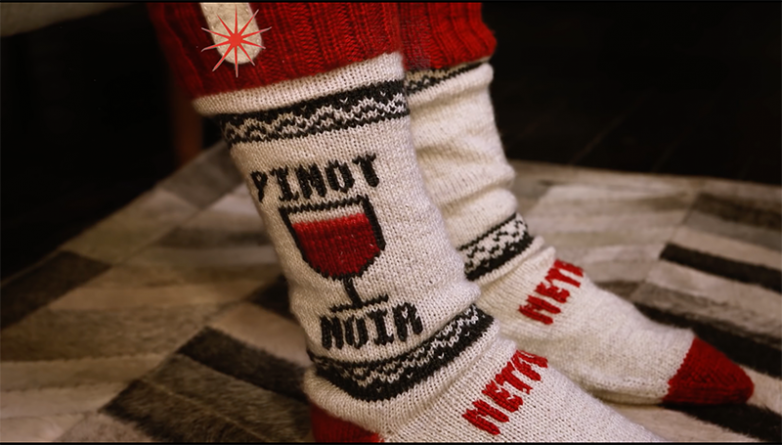Видео: Новые носки от Netflix поставят фильм на паузу, если вы заснете во время просмотра