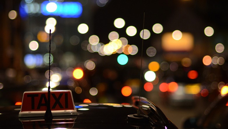 Досуг: Такси в новогоднем Лондоне: как добраться домой к празднику