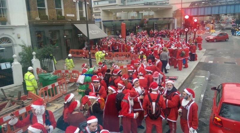Santacon London 2015: Сотни Сант на улицах города 15122015 Досуг: Santacon London 2015: Сотни Сант на улицах города
