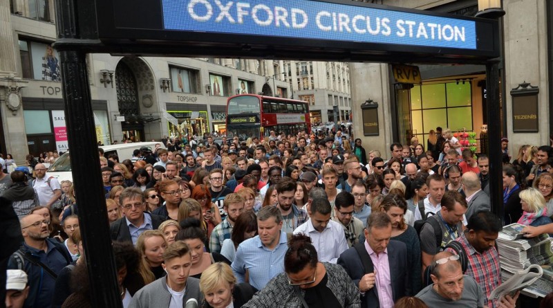 Станция метро Oxford Circus закрывается каждые три дня из-за переполненности 04122015 Происшествия: Станция метро Oxford Circus закрывается каждые три дня из-за переполненности