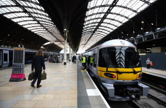 Бизнес и финансы: Первый рабочий день в Лондоне начался с задержки поездов