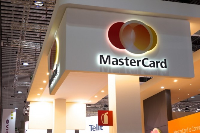 Общество: Британские пользователи MasterCard смогут подтверждать финансовые транзакции при помощи селфи