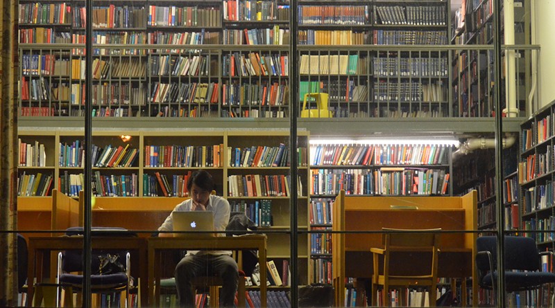 Общество: Выпускники частных учебных заведений Британии по-прежнему получают лучшие должности