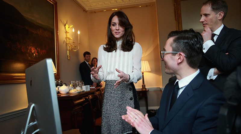 Кейт Миддлтон попробовала себя в роли редактора Huffington Post 18022016 Видео: Кейт Миддлтон попробовала себя в роли редактора Huffington Post