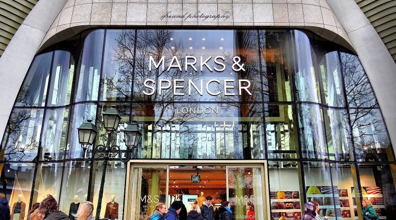 94-летняя женщина умерла после падения с эскалатора в магазине Marks and Spencer 18032016 Происшествия: 94-летняя женщина умерла после падения с эскалатора в магазине Marks and Spencer