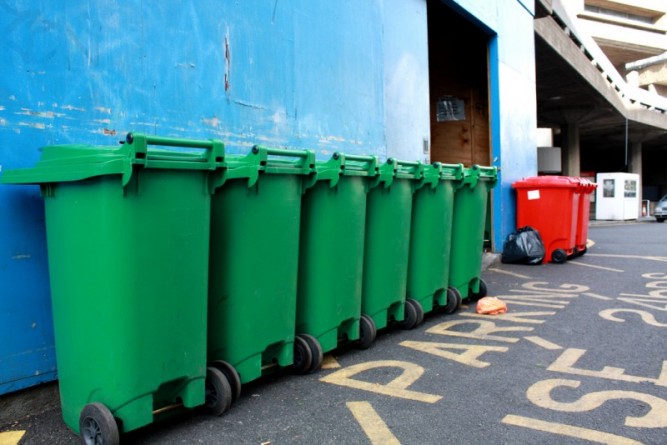 Общество: "Умные" мусорные баки на улицах Великобритании смогут самостоятельно вызвать доктора