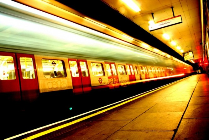 Общество: Круглосуточное метро начнет работу в Лондоне уже в мае