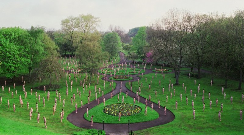 Досуг: Сотни британцев разденутся для американского фотографа