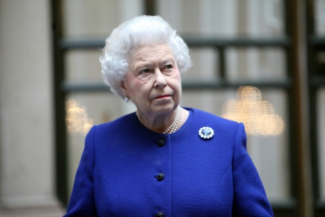 Общество: Королева поддерживает выход Британии из ЕС?