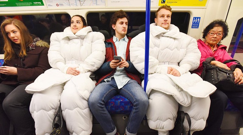 Новый костюм от лондонского отеля позволит вам "оставаться в постели весь день" 27032016 Досуг: Новый костюм от лондонского отеля позволит вам "оставаться в постели весь день"