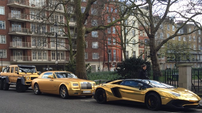 Общество: Миллиардер из Саудовской Аравии привез в Лондон золотые автомобили
