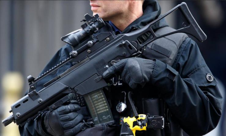 Закон и право: В Великобритании трем людям предъявлено обвинение в спонсировании терроризма