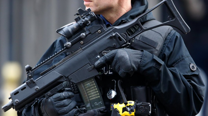 В Великобритании трем людям предъявлено обвинение в спонсировании терроризма 30042016 Закон и право: В Великобритании трем людям предъявлено обвинение в спонсировании терроризма