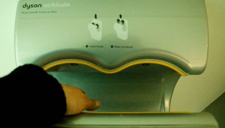 Технологии: Грязный секрет Dyson Airblades: сушилки для рук распространяют в 1300 раз больше бактерий, чем бумажные полотенца