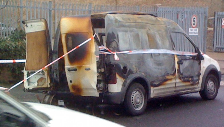 Происшествия: В Сити посреди дня взорвался фургон