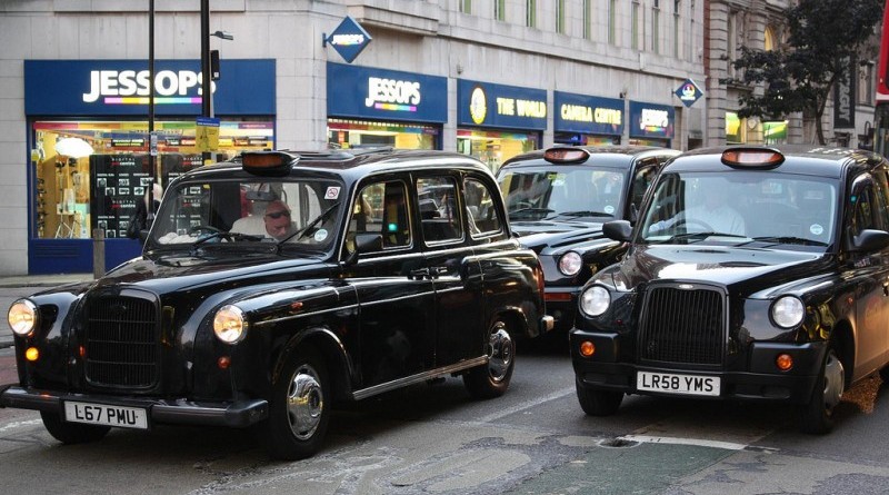 В каждом черном кэбе Лондона можно будет рассчитаться карточкой уже в октябре 08042016 Общество: В каждом черном кэбе Лондона можно будет рассчитаться карточкой уже в октябре