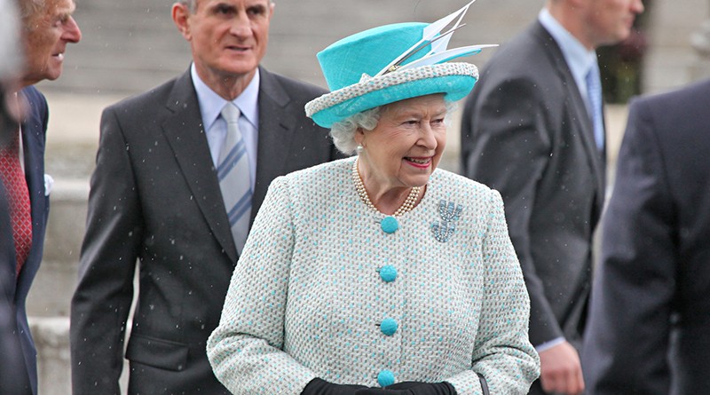 Букингемский дворец заплатит вам 50 тысяч фунтов за ведение твиттера и фэйсбука королевы 19042016 Знаменитости: Букингемский дворец заплатит вам 50 тысяч фунтов за ведение твиттера и фэйсбука королевы