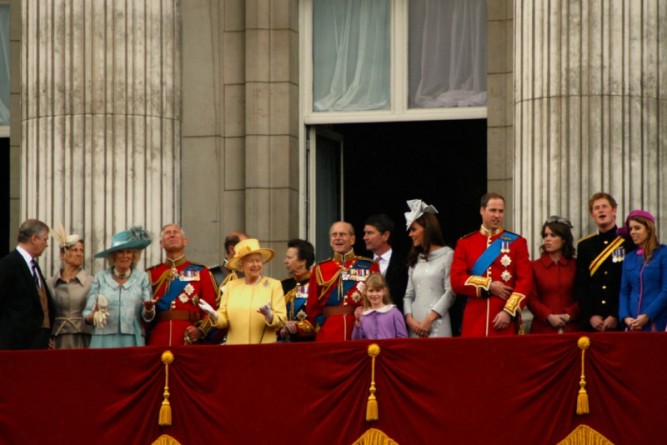 Общество: Британская монархия доживает последние дни?