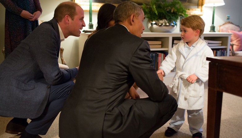 Знаменитости: Принц Джордж встретил президента Обаму в пижаме (фото)