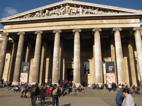 Искусство: Британский музей был эвакуирован из-за демонстрации активистов Гринписа