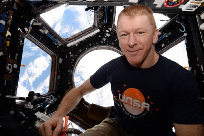 Общество: Британский астронавт боится не вернуться на Землю из-за санкций против России