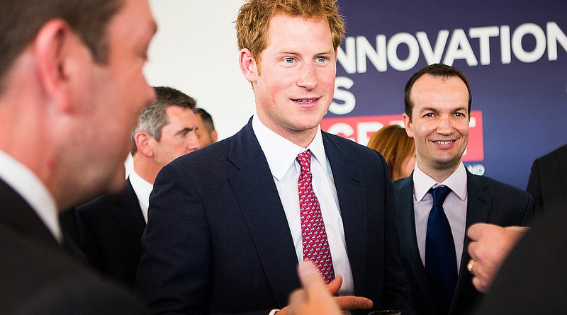 Принц Гарри порадовал своих поклонников очередной милой выходкой 31052016 Знаменитости: Принц Гарри порадовал своих поклонников очередной милой выходкой