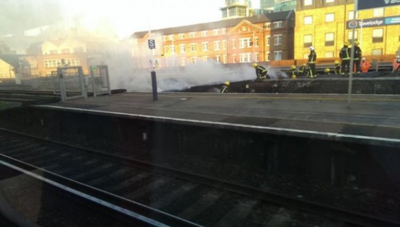 Происшествия: Пожар на станции Воксхолл привел к панике среди пассажиров компании South West Trains