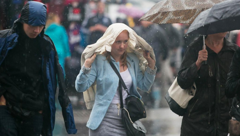 Погода: Великобританию настиг циклон с проливными дождями