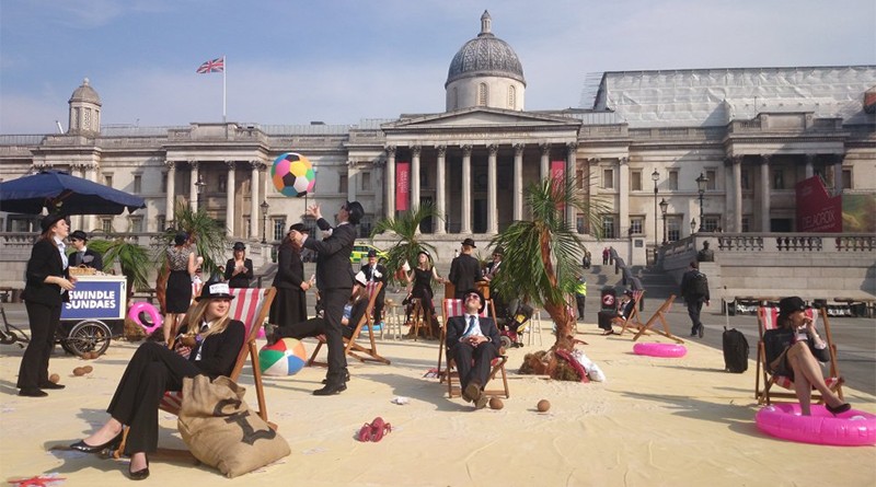 Сегодня Трафальгарская площадь превратилась в тропический "налоговый рай" 12052016 Общество: Сегодня Трафальгарская площадь превратилась в тропический "налоговый рай"