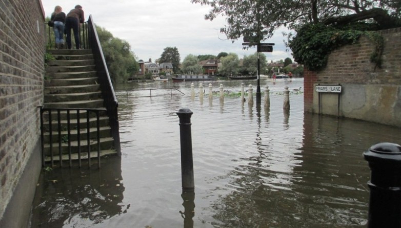 Общество: Угроза наводнения от моста Путни до водослива Теддингтона
