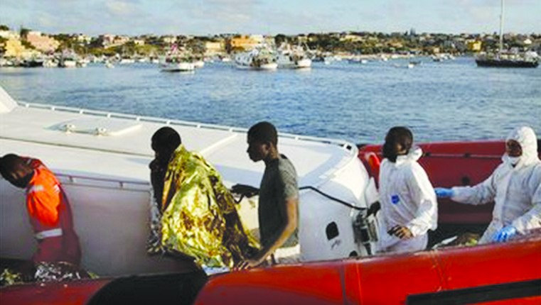 В мире: 550 мигрантов погибло при буксировке судна