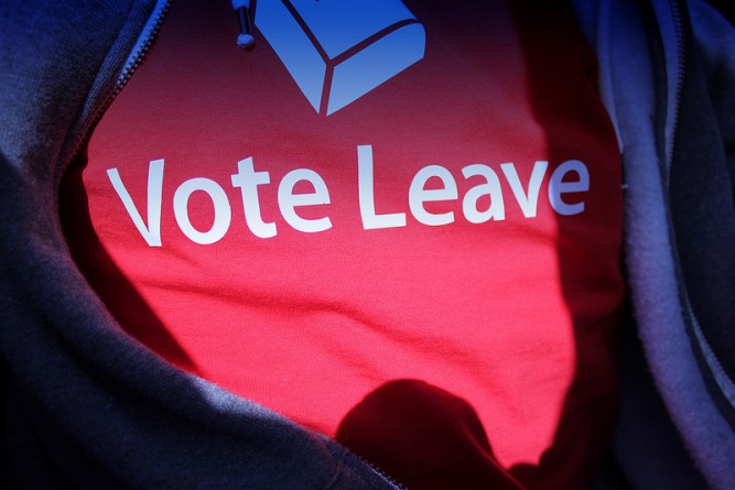 Общество: Более 100 000 британцев настаивают на проведении повторного референдума