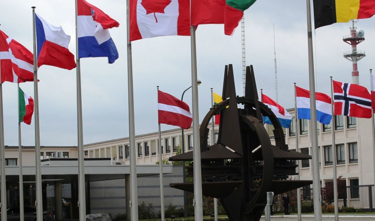 В мире: НАТО планирует направить в страны Балтии 4000 военных