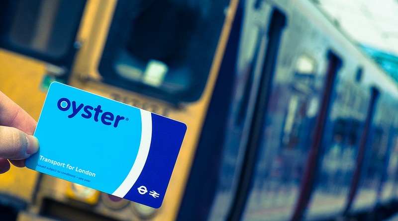 Видео: Как сэкономить на поездках в метро при помощи розовых карт Oyster