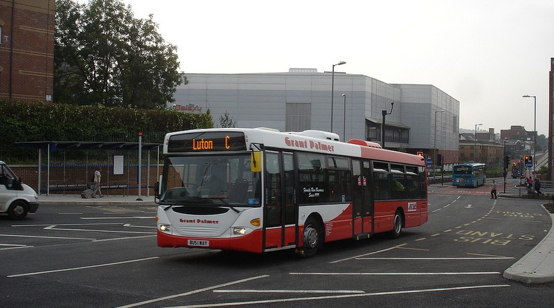 Происшествия: 17 человек пострадали от столкновения двух автобусов в Лутоне