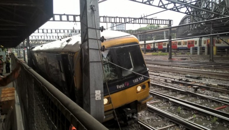 Происшествия: Серьёзные сбои в работе станции Паддингтона после того, как поезд сошёл с рельсов