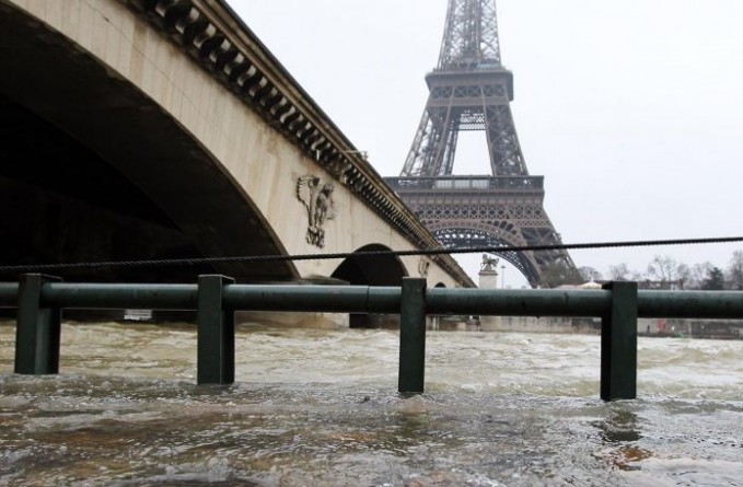 В мире: Франция объявила чрезвычайное положение из-за наводнения
