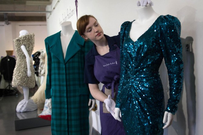 Досуг: Вечернее платье принцессы Дианы продано за £100,000