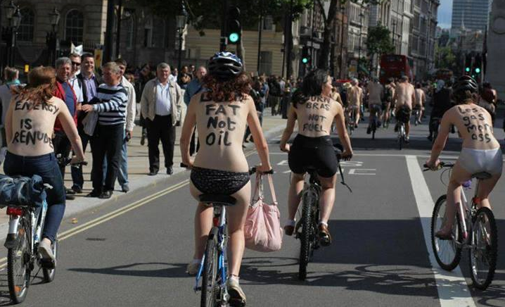 Общество: Голые велосипедисты проедутся сегодня про дорогам Лондона в знак протеста