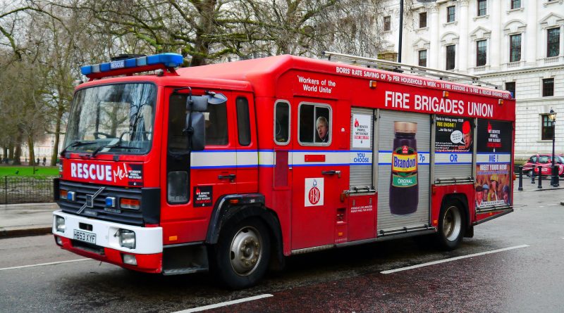 Происшествия: 50 человек эвакуированы в Примроуз Хилл из-за наводнения, вызванного прорывом водопровода