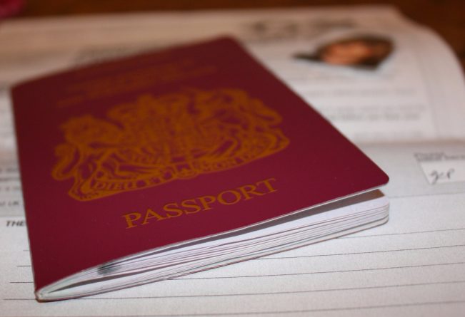 Общество: Британский паспорт после Brexit: красный или синий?