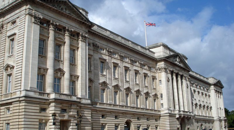 Ищете работу? Помогите королеве отвечать на звонки 25072016 Общество: Ищете работу? Помогите королеве отвечать на звонки