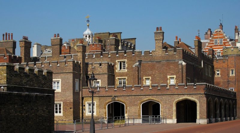 Королева Британии сдает в аренду свои апартаменты 05072016 Знаменитости: Королева Британии сдает в аренду свои апартаменты