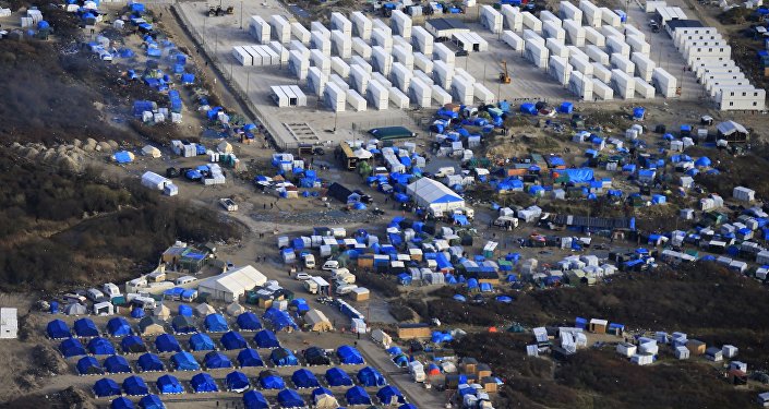 Общество: Террористы, готовящие нападения в Британии, могут прятаться в  лагере беженцев в Кале