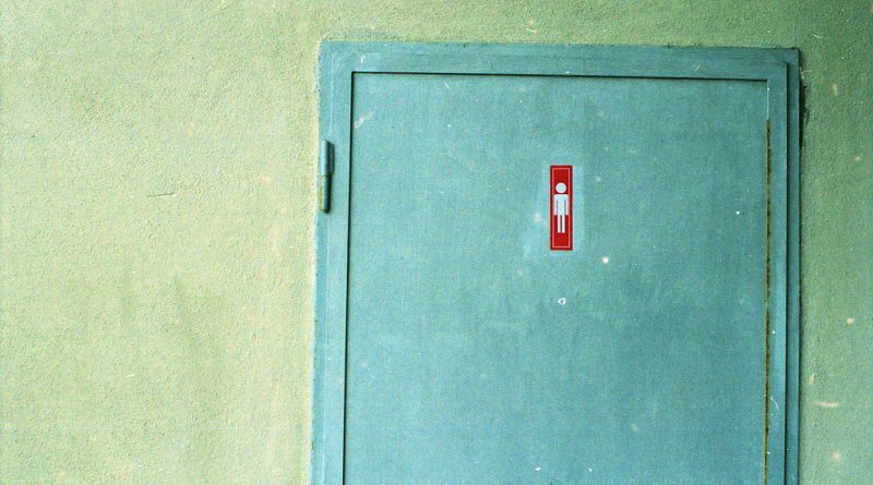 В мире: Четырехлетний мальчик изнасилован в туалете центра по помощи беженцам